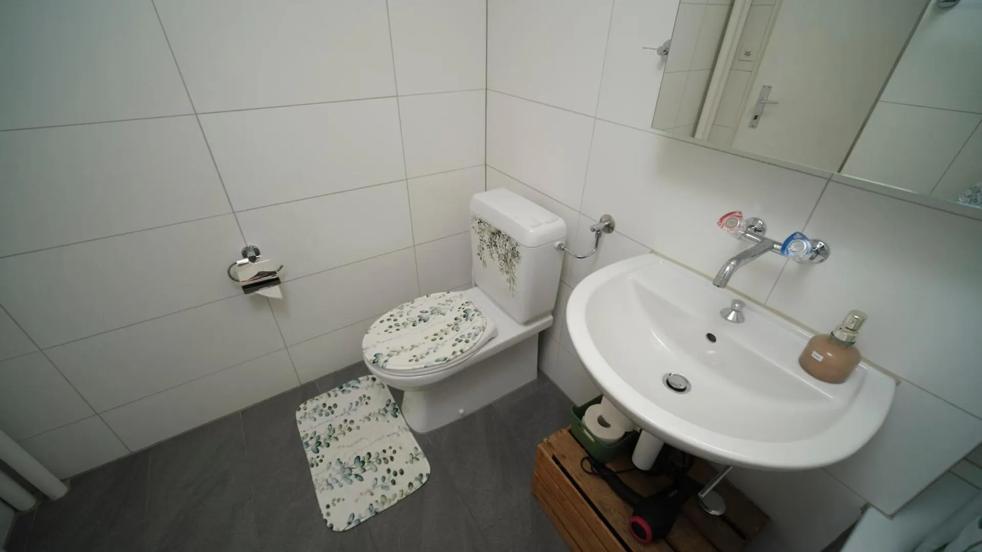 Doppelzimmer In Der Naehe Des Stadions Basel 0*,  İsviçre